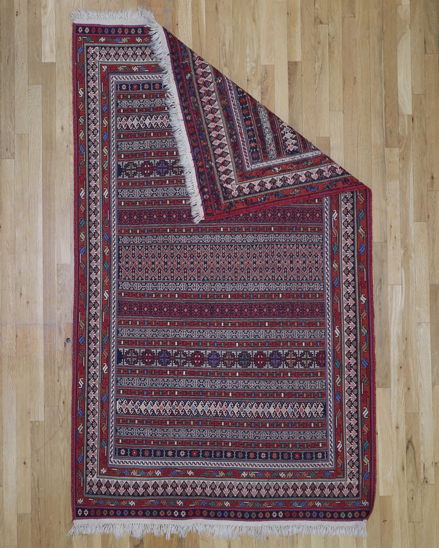 Fine Sarouk 4' x 7' Hand Knotted Lambs Wool Area Rug Made in Ira